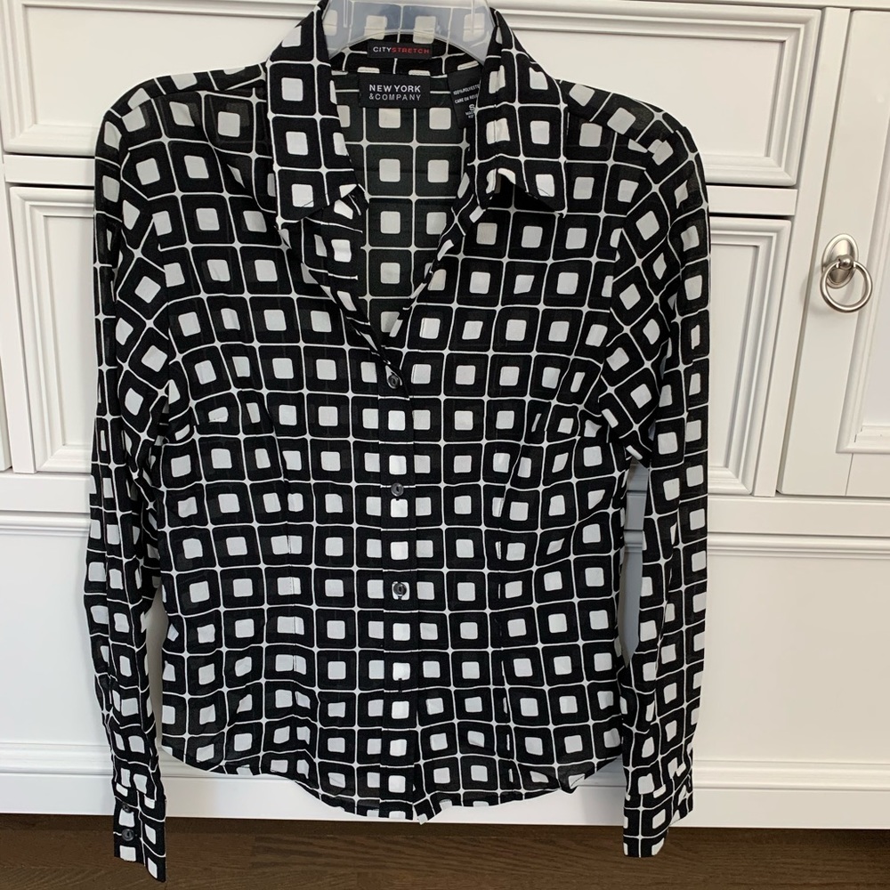 New York & Co. Women’s Black and White blouse